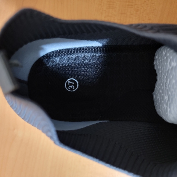 Ezkrwxn Slip On Walking Shoe - Picture 7 of 8